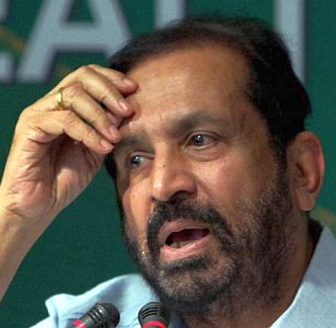 No VIP treatment at AIIMS! Kalmadi admitted after 5-hour wait