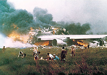 The Tenerife airport disaster that claimed 583 lives