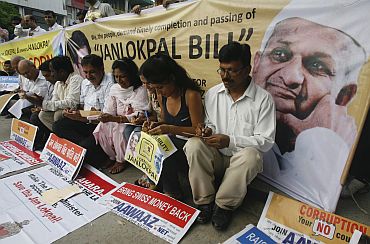 People voice support for the Jan Lokpal Bill