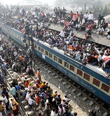 An overcrowded train leaves Dhaka's Airport rail station