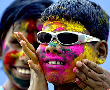 Visually impaired children play Holi in Bhopal