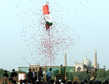 The national anthem is sung as the tricolour is unfurled at the Red Fort, New Delhi, for I-Day
