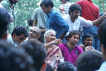 Activist Megha Patkar addressing protestors at Jantar Mantar