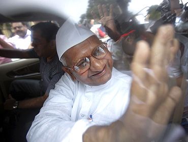 Anna Hazare being taken into detention in New Delhi on Tuesday