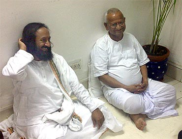 Art of Living founder Sri Sri Ravishankar with Anna Hazare in Tihar Jail