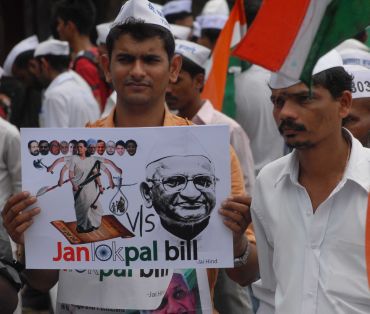 A dabbawala protests at Mumbai's Azad maidan