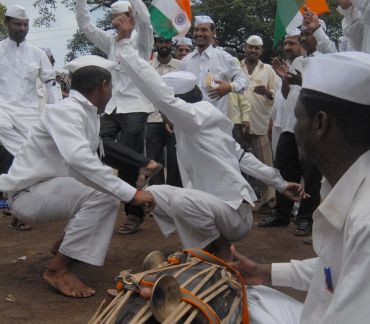 Dabbawalas sing and dance as they protest against corruption