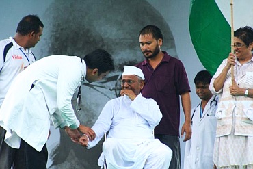 Government doctors with Hazare