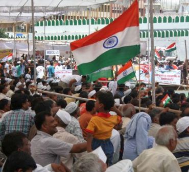 Protestors gather in huge numbers at Ramlila Maidan to support Anna Hazare's agitation against corruption