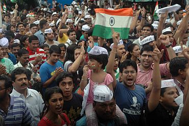 Hazare's supporters protest in Mumbai on Sunday