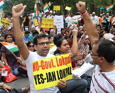 Supporters of Anna Hazare make their vouice heard