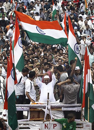 Anna Hazare moves towards Ramlila Ground after being released from Tihar Jail in New Delhi