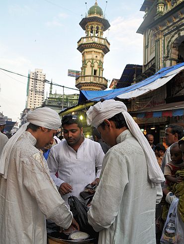 Twins selling firni outside the Minara Masjid