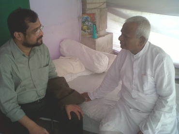 Anna Hazare with Nikhil Wagle