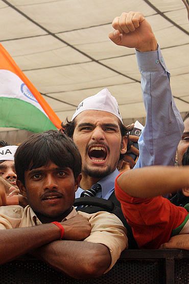 Anna Hazare's supporters protest at Ramlila Maidan, August 24