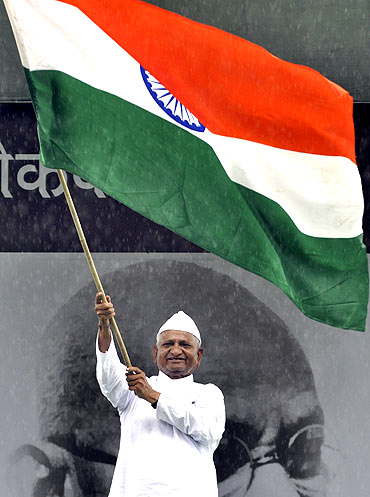 Anna Hazare waves the tricolour at Ramlila grounds in New Delhi