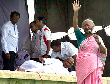 Anna Hazare with Medha Patkar