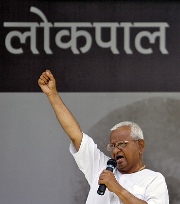 Hazare addresses his supporters at Ramlila Maidan