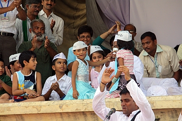 Simran smiles at the crowd as Hazare breaks his fast