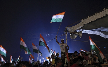 Hazare's suppoters wave the tricolour