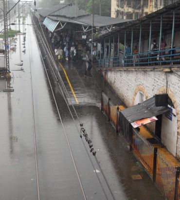 Mumbai rain: Citizens' woes in PHOTOS