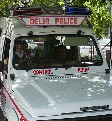 Delhi: Of fake lal battis and few corrupt cops
