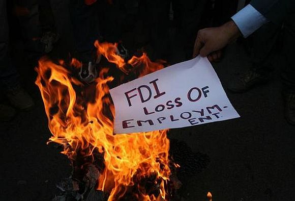 FDI: Congress tries to work its way around Mamata