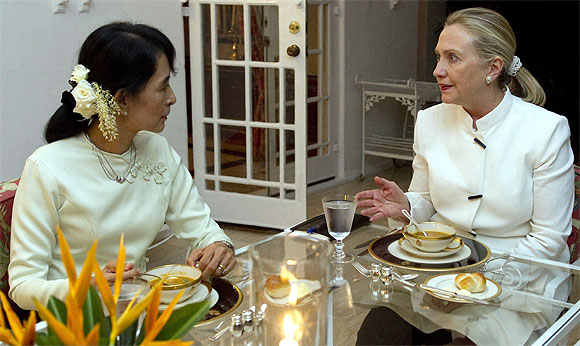 Clinton and Suu Kyi bond over dinner on Thursday