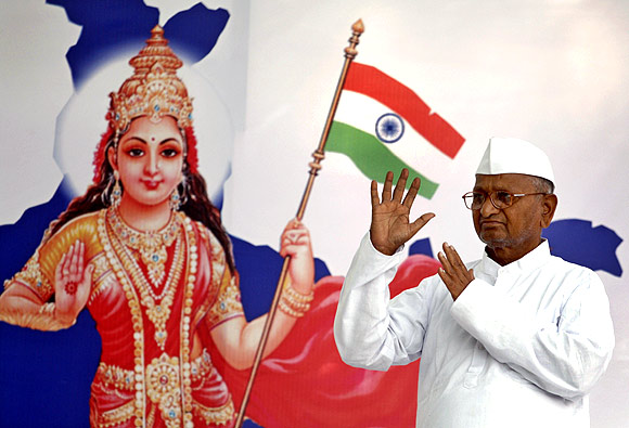 Anna Hazare with a Bharat Mata banner during his protest