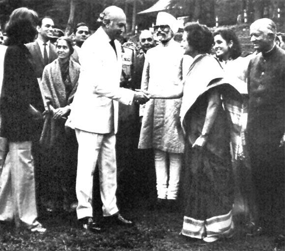 Then prime minister Indira Gandhi greets Zulfiqar Ali Bhutto, then prime minister of Pakistan, in Simla, June 1972