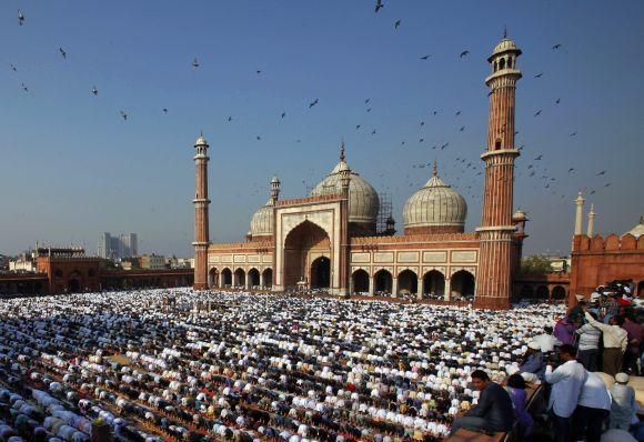 Muslim devotees pray at Delhi's Jama Masjid during Eid-ul-Fitr