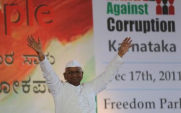 Anna Hazare addresses a rally at Freedom Park in Bangalore