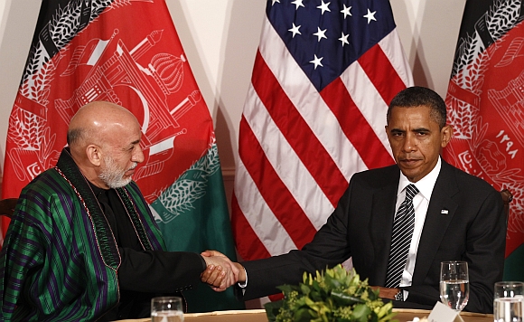 US President Barack Obama shakes hands with Afghanistan President Hamid Karzai in New York