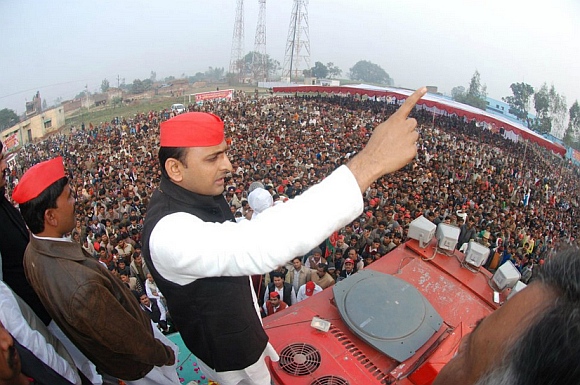 Akhilesh Yadav addresses a rally at Shahjanur, Uttar Pradesh