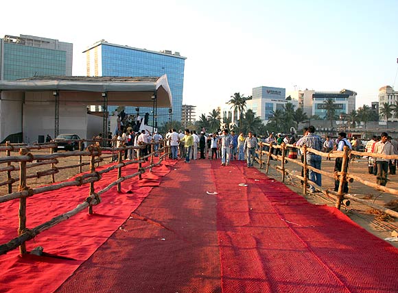 Mumbai's MMRDA ground gets ready for Anna Hazare's protest fast