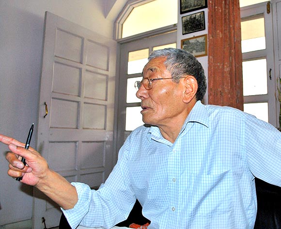 Dapon Ratuk Ngawang, now 84, lives in New Delhi