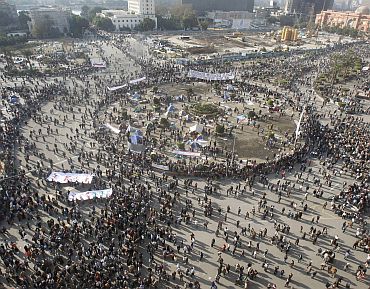 General view during anti-government clashes with supporters of Egyptian President Hosni Mubarak in Tahrir Square