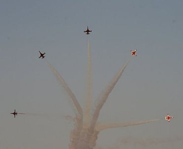 In PHOTOS: The daring Al-Ain Aerobatics show
