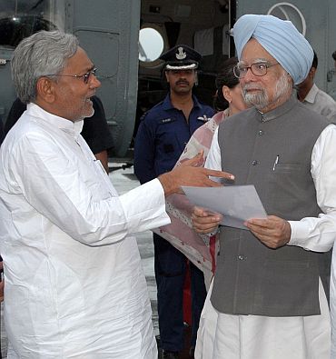 Prime Minister Manmohan Singh with Bihar Chief Minister Nitish Kumar