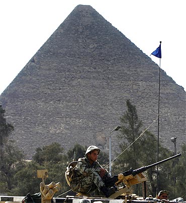 Tours to the pyramids and the Sphinx were restarted on Sunday after a 20-day shutdown