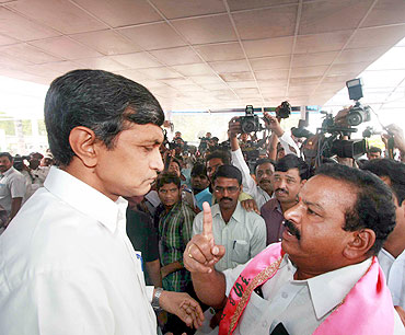 TRS legislators confront Lok Janshakti party's Jaiprakash Narayan