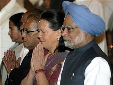 The prime minister with Congress President Sonia Gandhi and other ministers