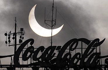 Breathtaking images of a solar eclipse