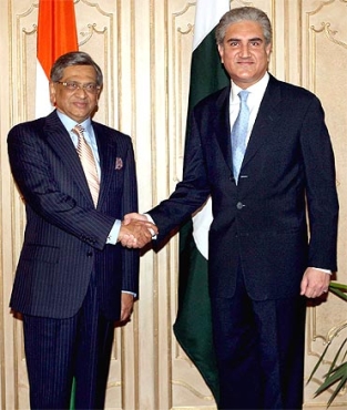 A file photo of Pakistan Foreign Minister Shah Mahmood Qureshi with EXternal Affairs Minister S M Krishna in Islamabad