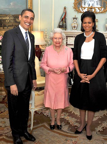 Obama and his wife Michelle pose for a photograph with Britain's Queen Elizabeth at Buckingham Palace