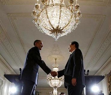 President Obama shakes hands with his Chinese counterpart Hu Jintao after the joint news conference