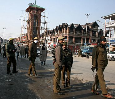 Lal Chowk turns fortress to keep off BJP men