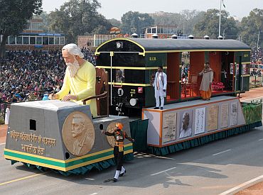 The tableau of Ministry of Railways passes through Rajpath