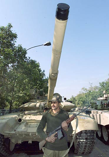Indian soldier stands in front of the T-90 battle tank