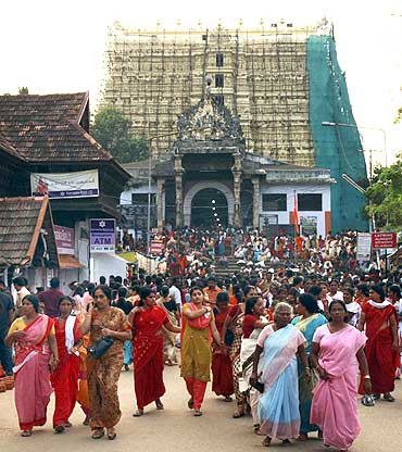 Experts count the vast TREASURE of Kerala temple